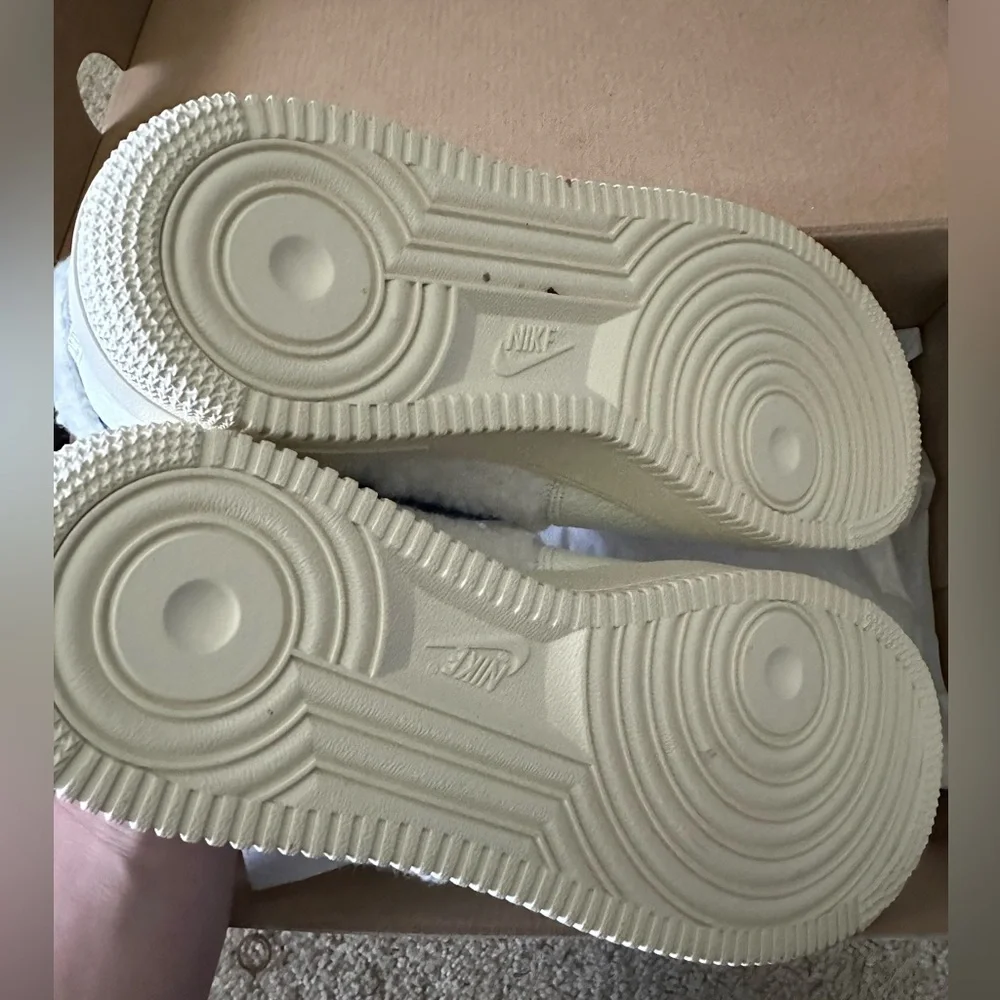 NIB - Nike Air Force 1 Low '07 Sherpa Fleece (Women's) - Picture 7 of 8